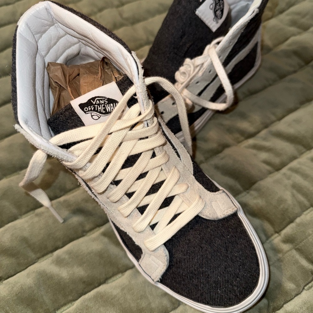 Vans Unisex Gray Flannel and ivory Suede High-Top Sneakers With Gray Sweater leg